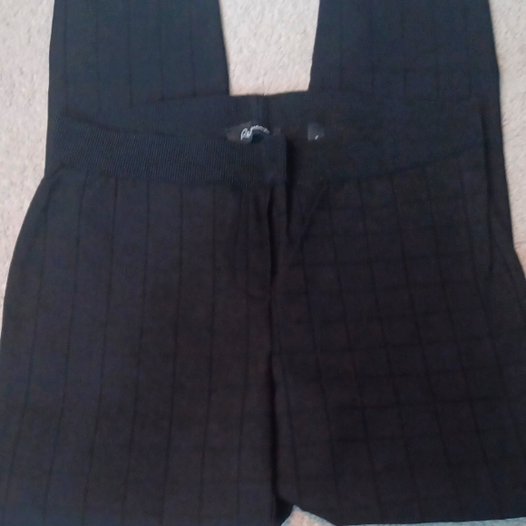 Black tone-on-tone textured legging pant - Picture 2 of 6